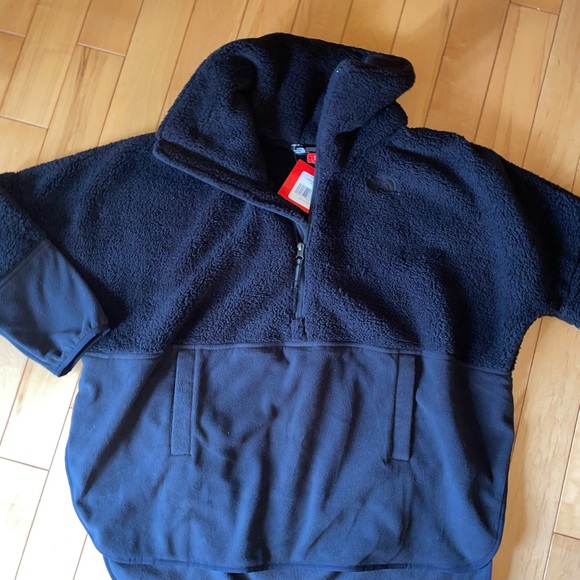 NWT The North Face pull over - Picture 7 of 8
